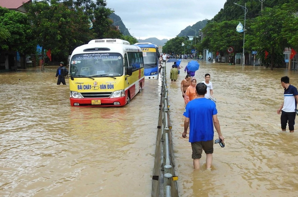 Mưa lũ khiến nhiều địa phương ở Quảng Ninh bị chia cắt, chìm trong biển nước