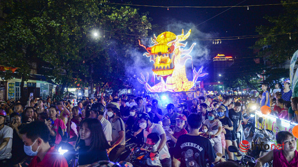 Tuyên Quang: Rực rỡ, sôi động lễ hội thành Tuyên, mọi ngả đường tắc cứng