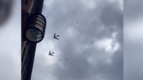 Hai máy bay ném bom Mỹ ‘bất ngờ’ bay thấp qua Stockholm