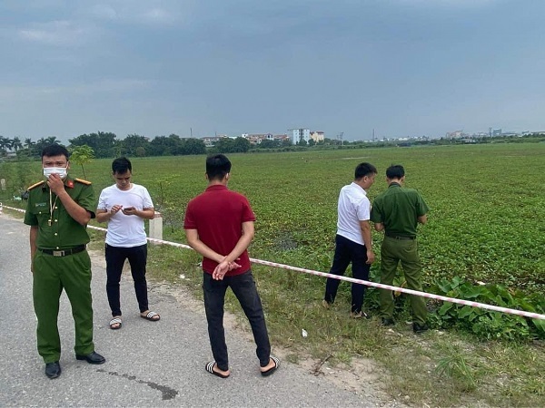 Điều tra vụ người đàn ông tử vong dưới mương nước tại Hà Nội