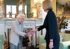 Hé lộ chi tiết 'bất thường' trong bức ảnh cuối cùng của Nữ hoàng Elizabeth II