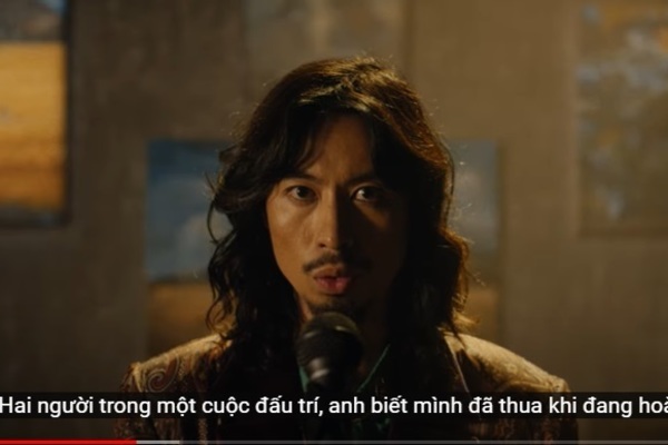 Đen Vâu tóc dài hoang dại, diễn tả chàng trai yêu đơn phương trong MV 'Diễn viên tồi'