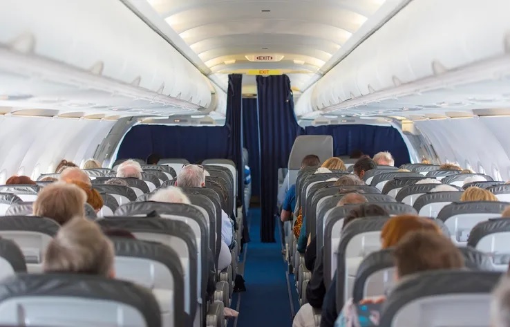 Khách ngồi ghế hạng nhất trên máy bay nhận án tù vì hành vi gây rối